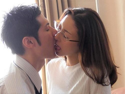 ＜人妻NTR＞『旦那のコト忘れさせて…♡』年下部下との不貞行為に溺れる女上司…裏切りの不倫セックスで中出し♡＜エロドラマ＞