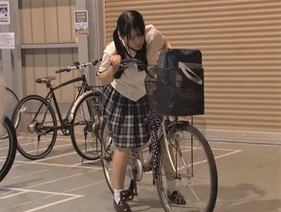 ＜媚薬中出し痴漢＞制服JKにドラッグ仕込んで強制発情！！車内に連れ込みキメセク調教レイプで潮吹きお漏らし痙攣連続絶頂♥
