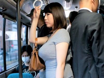 ＜人妻痴漢＞爆乳おっぱい妻をバス痴漢でアナル陵辱！！鬼畜すぎる公開ケツ穴調教でNTR堕ち強姦アナルファック♥＜人妻熟女＞