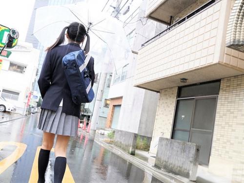 ＜JKレイプ＞雨の町中で制服美少女をストーカーして自宅特定！！無理やり”犯す”絶叫号泣の無許可中出しレイプ♥＜膣内射精＞