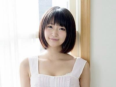 ＜未成年＞現役タレント＆秋葉原のメイドさん！大物芸能人もベタ褒めするロリ童顔な超美少女の赤面AVデビュー作品♥＜処女作＞