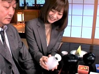 ＜枕営業＞美人OLが巨乳ボディで取引先を肉弾接待ｗ 契約の為にカラダを張りまくるベロチュー汗だくSEX！＜黒パンスト＞