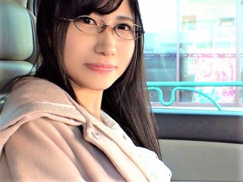 ＜大量潮吹き＞史上最強のギャップ！？！真面目な地味ブスメガネ現役JDがイキ潮お漏らし×精飲ごっくん♥＜デビュー作品＞