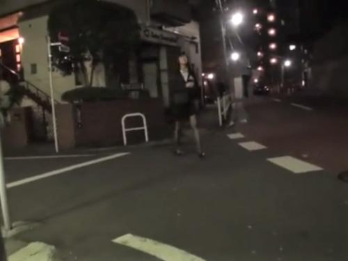 ＜ガチレイプ＞闇夜に紛れミニスカ美人OLを尾行→自宅特定…鬼畜レイパーが住居侵入×絶叫号泣の種付け無許可中出しレイプ♥