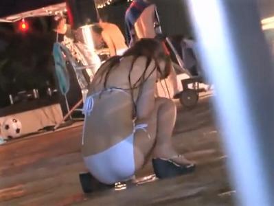 ＜とびっこ調教＞水着ギャルを凌辱する”ナイトプール”痴漢！声我慢×イキ我慢でガニ股大量潮吹きお漏らし×立ちバックレイプ♥