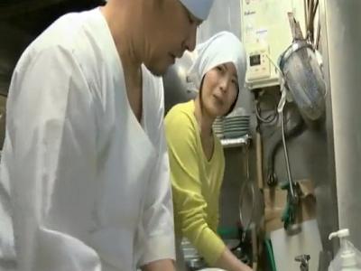 ＜エロドラマ＞セックス大好きデカチン男と再婚した四十路熟女おばさん♡絶倫夫婦のドスケベファックｗｗ＜ヘンリー塚本＞