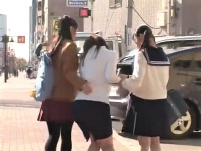 ＜レズ痴漢＞美人OLがJK百合レイパーの餌食に！！バス車内で調教責め×失禁お漏らし⇨アジトに拉致監禁ｗｗ＜レズレイプ＞