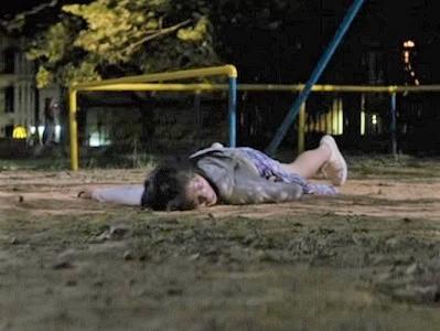 ※閲覧注意‼※17歳の美少女JKが夜の公園でズタボロレイプ…屈強な白人×黒人の鬼畜米兵に”犯され”続ける濡れ場エロ動画♥