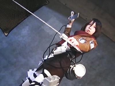＜アニコス凌辱＞美少女コスプレイヤーを監禁拷問！進撃の巨チンで2穴陵辱×連続アナル中出しFUCK♡＜進撃の巨人＞