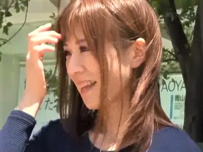 ＜素人ナンパ＞清楚すぎる三十路の美人妻を車内連れ込み！言葉巧みにおっぱい露出×ハードセックス×初ごっくん♥＜人妻ナンパ＞