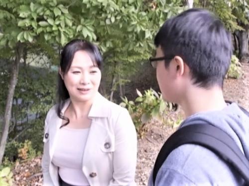 『お母さん…好きなんだ！』”母子相姦”親子の変態すぎる温泉旅行！！ムチムチ豊満な五十路熟女とデカチン息子の近親セックスｗ