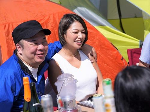 ＜人妻NTR＞会社主催のキャンプ企画で美人妻が”寝取られ”…泥酔させ汗だくテントで凌辱する声我慢×種付け中出しレイプ♡