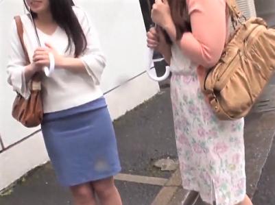 ＜素人ナンパ＞雨の街角で母娘ナンパ×ヤリ部屋連れ込み！！美少女娘＆熟女母まとめて種付け親子丼W中出し♥＜人妻ナンパ＞