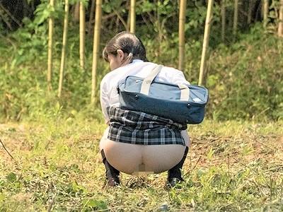 ＜JKレイプ＞野ション中の制服JKに無理やり媚薬デカチン挿入！！強制発情×キメセクまんこ強姦陵辱生ハメ立ちバック青姦♥
