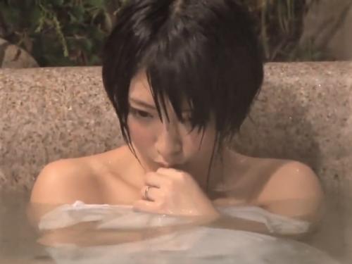 ＜人妻NTR＞”寝取られフェチ”な旦那が計画した悪魔の混浴温泉企画！美人妻がデカチンに中出しされる様を盗撮モニタリング♥