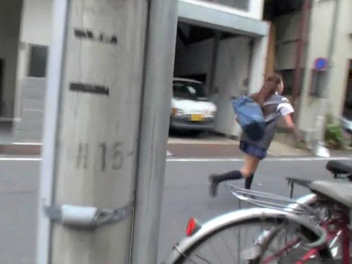 『待てやコラァーーーーッ‼』パンチラ盗撮がバレて逆ギレ”鬼ごっこ”！！自宅に不法侵入し理不尽すぎる鬼畜強姦×JKレイプ♡