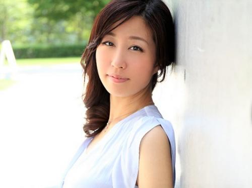 ＜素人人妻＞旦那の裏切りで”不倫アプリ”に走る美人妻…他人デカチンをガッソリ挿入×濃厚エロな浮気セックス♡＜人妻熟女＞