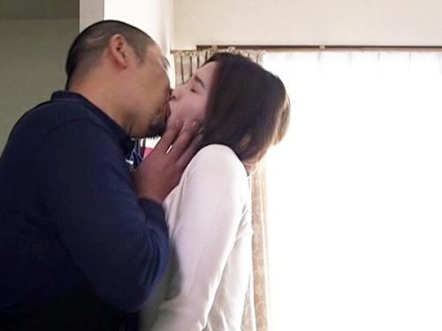 ＜人妻NTR＞母になっても女は女…欲求不満が祟り男を自宅に上げてしまった美人妻が濃厚不倫な寝取られセックス＜エロドラマ＞