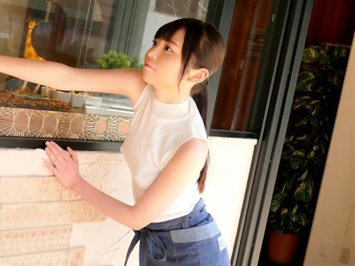 （まさか…ノーブラ！？）お洒落なカフェの貧乳美少女店員が勃起乳首ビンビンｗｗ路地裏でデカチン挿入ハードセックス♥
