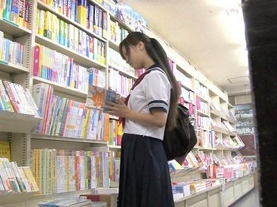 ＜JKレイプ＞本屋で立ち読み中の女子校生をタゲって媚薬チンポ即ハメ♥アヘ顔晒して痙攣白目イキなキメセク種付け中出しレイプ