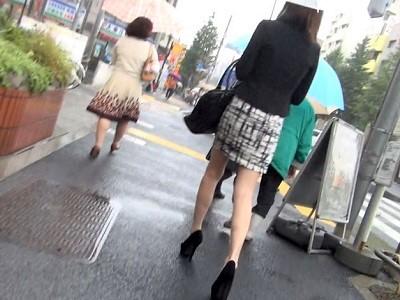 《人妻ナンパ》欲求不満な三十路セレブ妻をガチ軟派！！卑猥な痴漢マッサージで失禁潮吹きお漏らし絶頂♥《素人ナンパ企画》
