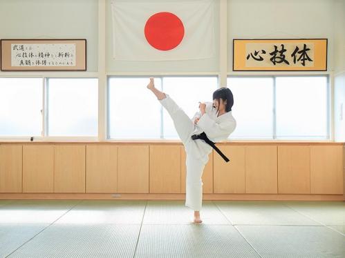 『ほあちゃー！！』空手黒帯！Fカップ巨乳！敏感体質！！スポーツ女子と神聖な道場で仁義なき種付け中出しガチンコセックス♡