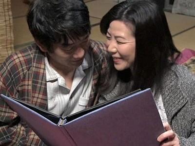 ＜ヘンリー塚本＞義母と娘婿の爛れた関係…娘が妊娠中に娘婿を誘惑して不倫SEXする人妻熟女さんｗｗ＜ロマンポルノ＞