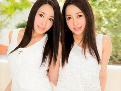 ＜AV初撮り＞正真正銘ガチ双子の美人姉妹！？同じお顔を並べてハメちゃう奇跡のハーレム逆3PなAVデビュー作品♥＜姉妹丼＞