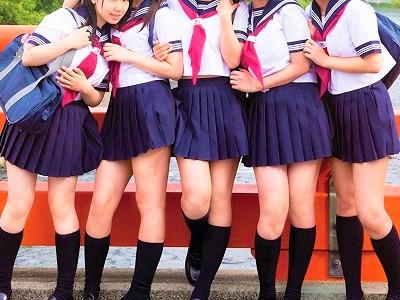 ＜媚薬ハーレム＞『おじさん私に種付けしてぇ…♥』ロリ可愛い制服女子校生たちにおクスリ打ち込み温泉SEX♥＜キメセク乱交＞