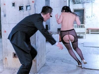 ＜中出し鬼ごっこ＞新人OLを廃墟に連れ込み追いかけ回して強姦陵辱×連続射精×連続中出しレイプな鬼畜企画ｗｗ＜逃走中＞