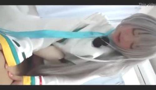 美人コスプレイヤーのグラインド騎乗位に驚愕！！子宮を追撃されると豹変し色白ロリボディをクネラセ痙攣！素人自宅ハメ撮り