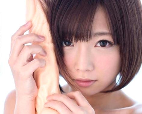 「まなちゃん…もう撮影は終わったから」楽屋に帰っても催眠効果が抜けず、スタッフの肉棒までフェラ抜きしちゃうレジェンド女優