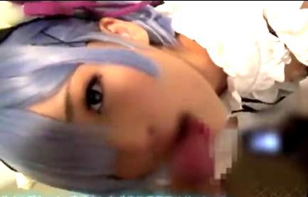 アニコス少女のバキュームフェラが濃厚すぎてたまらんw催眠洗脳されたメイドコスプレイヤーがオマ〇コ剥き出しでフェラしまくり