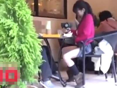 「マジで1回止めて…ホントに出るってばーーっ」ビッグバンローターを膣内に装着され、カフェでイキまくりガチ失禁するアイドル