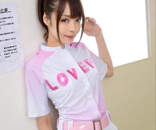 『チ〇コ出して見なよ❤しゃぶってあげるから❤』超可愛い貧乳ロリJKがコスプレ誘惑 ローカで仁王立ちバキュームフェラ