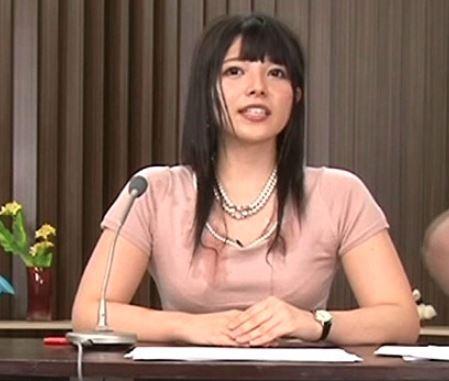 生放送中に凌辱される女子アナ！机の下でバイブ突っ込まれ、乳首を責められ、イラマチオ、手コキ抜き顔射ぶっかけ