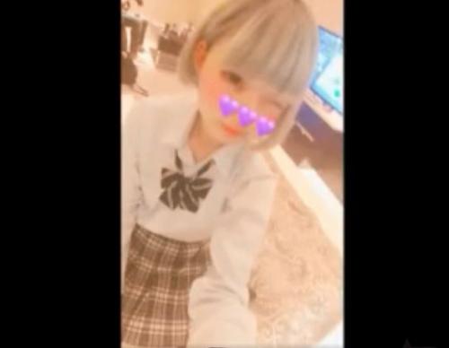 《援交流出》ホテルから自撮りをSNSにあげる超ビッチなヤリマンギャルが溜まった精子をピアス舌で抜いてくれたpornhub