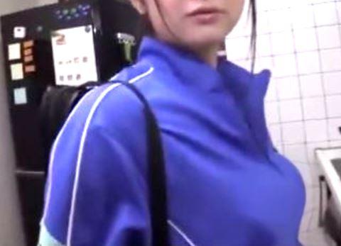 ジャージで帰宅した妹JKの豊満バストにムラムラ「ダメだよ兄妹じゃん！」妹の抵抗にも強引にSEXに持ち込んでしまった！