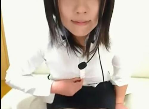 慣れてないライブチャットでだんだん服を脱いで恥ずかしがる女の子が可愛すぎ
