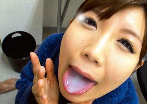 手コキフェラ抜きのスペシャリスト！短小チ〇ポ君を超高速しごきで簡単に連続射精させる凄テクお姉さん！ザーメンは全部ごっくん