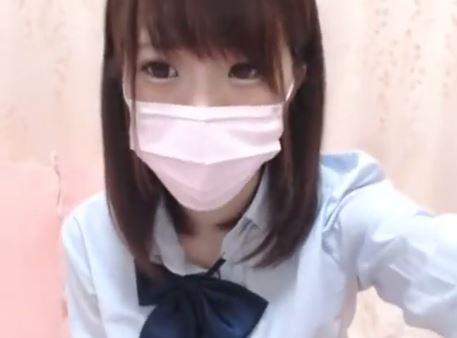 ≪女子校生／黒歴史≫※生配信暴走※アイドル級ルックスの神JKがM字開脚で手マンし大陰唇をボカシ無で引っ張ってる！