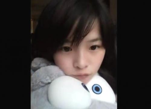 年齢ヤバくね！削除注意！巨乳幼女ポロリ事件「どうしよ…おっぱい出ちゃった…」奇跡のロリ超乳がライブチャットでやらかした！