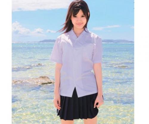 野外露出で青姦された南国美少女！無邪気な笑顔の小悪魔少女がビーチで全てを脱ぎすて、情熱的にハメまくる！立ちバック3P乱交
