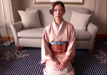 【人妻】　着物を着衣した人妻を躾けるために暴力を使いクンニしたり足を舐めさせる！