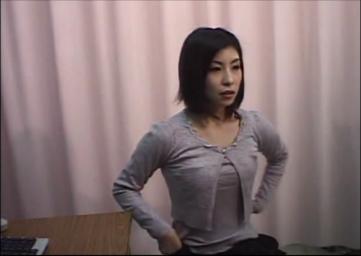【熟女】　病院へ癌の検診に熟れた女はおっぱいを晒して乳がんについて触診され膣の検査でバイブを突っ込まれたり悪戯される！