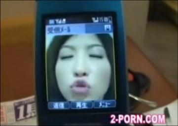 【熟女】　飲食店の中で知り合った熟れた女とメールでやり取りし店内で露出したりして誘われるまま車の中で着衣の状態でSEX！