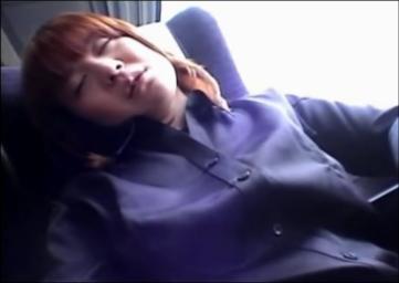 【熟女】雨宮沙希　電車の中で着替えた熟れた女は椅子に座って気持ち良さそうにリラックスしながらオナニーする！