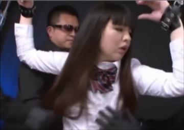 【SM】【拘束】　拘束された制服を着衣しているJKは男達に無理やりキスされ電マで快楽責めにされるソフトSM！