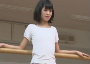 【おしっこ】　音楽に合わせてステップ刻んで時には楽器も使っておしっこをお漏らししながら全裸で踊っちゃう！