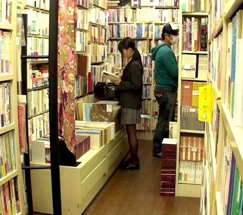 【JK×痴漢】本屋で読書中の制服美少女に媚薬をキメてレイプ！発情中の敏感ボディでチンポ連続イキ
